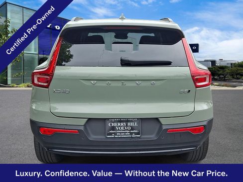 Certified 2025 Volvo XC40 B5 Plus AWD/4WD image 6