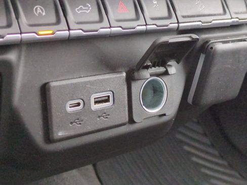 Used 2022 Chevrolet Silverado 1500 Custom Trail Boss image 29