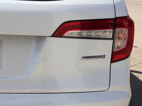 Used 2019 Honda Pilot Touring image 4