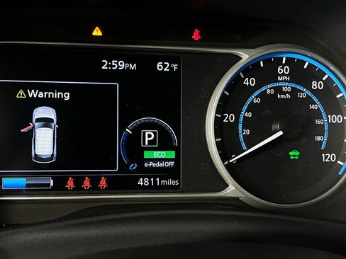 Used 2025 Nissan Leaf SV Plus image 18