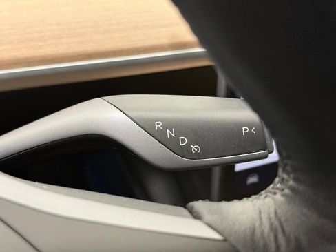 Used 2021 Tesla Model Y Long Range image 16