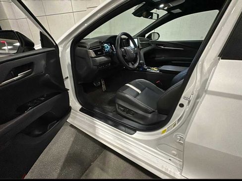 Used 2025 Toyota Camry SE image 6