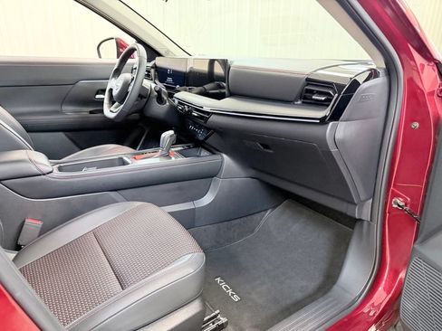 Used 2025 Nissan Kicks SR AWD/4WD image 32