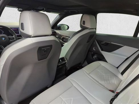 Used 2026 BMW 540i xDrive w/ M Sport Package image 18