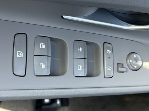 New 2025 Hyundai Elantra SE FWD image 17