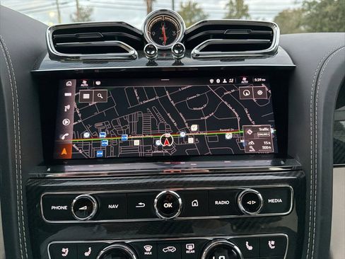 Used 2021 Bentley Bentayga image 30