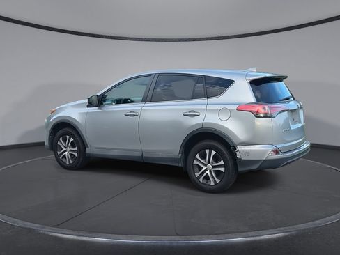 Used 2018 Toyota RAV4 LE FWD image 6