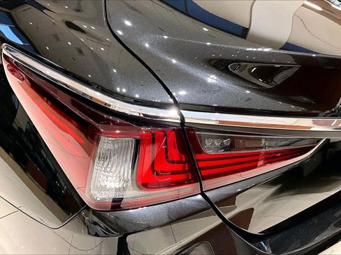 Used 2024 Lexus ES 350 w/ Premium Package image 27