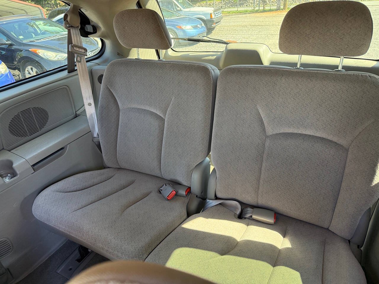 Used 2002 Chrysler Town & Country eL FWD image 16