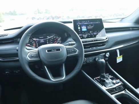 New 2026 Jeep Compass Latitude image 2