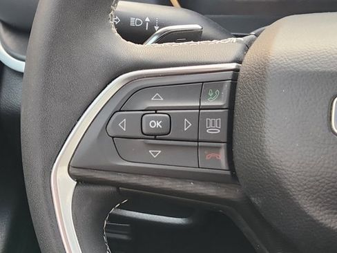 Used 2025 Jeep Grand Cherokee L Laredo image 28