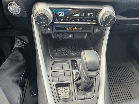 Used 2025 Toyota RAV4 XLE AWD/4WD image 20