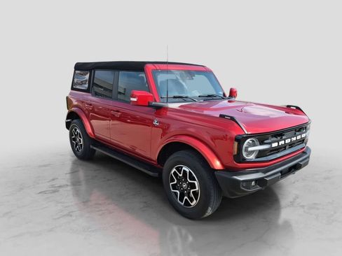 Used 2023 Ford Bronco Outer Banks AWD/4WD image 2