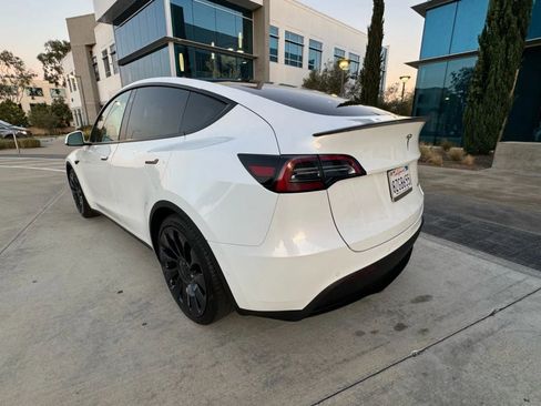 Used 2023 Tesla Model Y Performance image 5