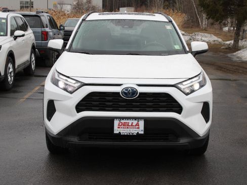 Used 2024 Toyota RAV4 XLE w/ Convenience Package image 2