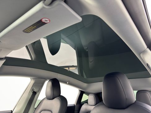 Used 2021 Tesla Model Y Performance image 12