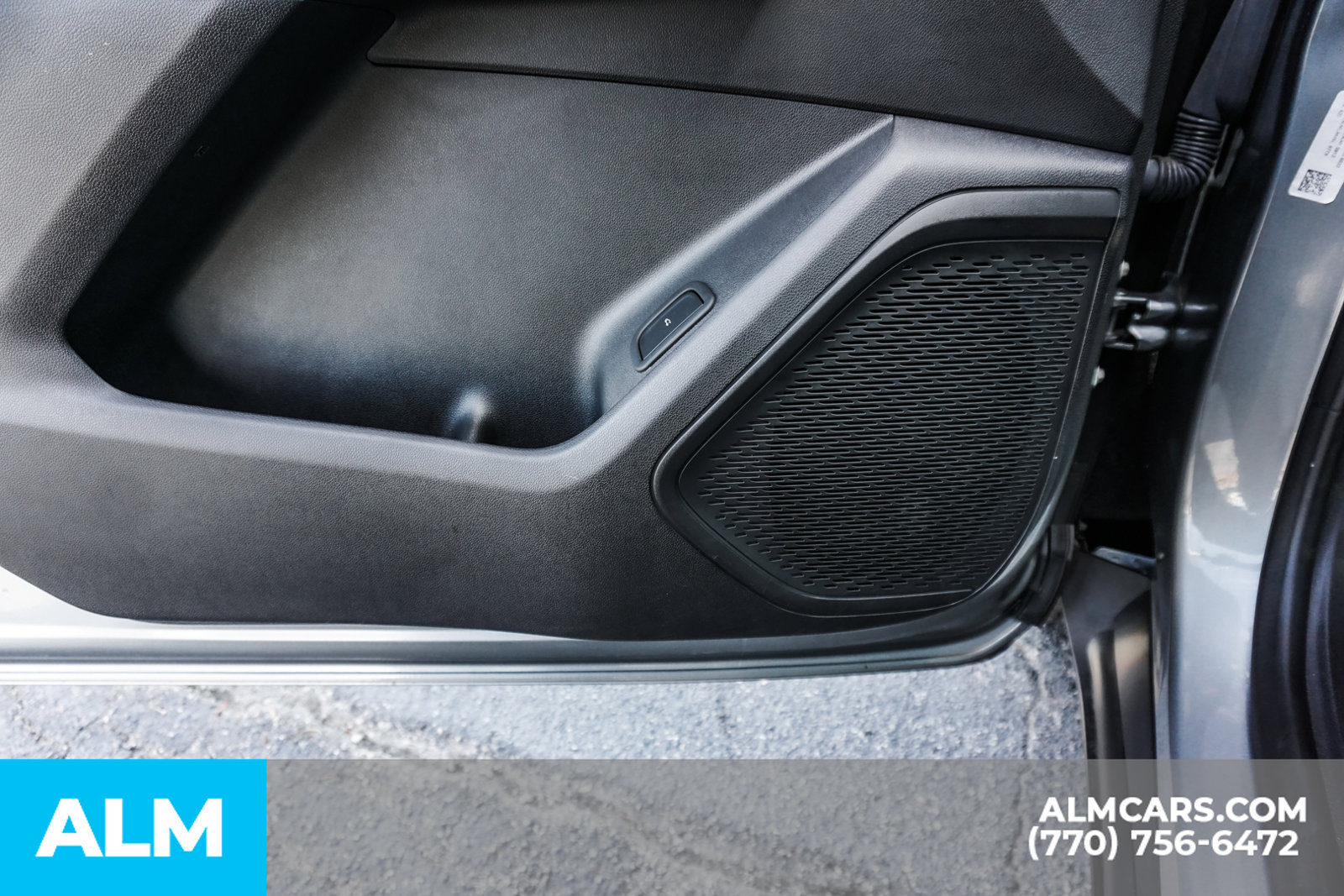 Used 2025 Chevrolet Traverse LT w/ LPO, Floor Liner Package FWD image 50