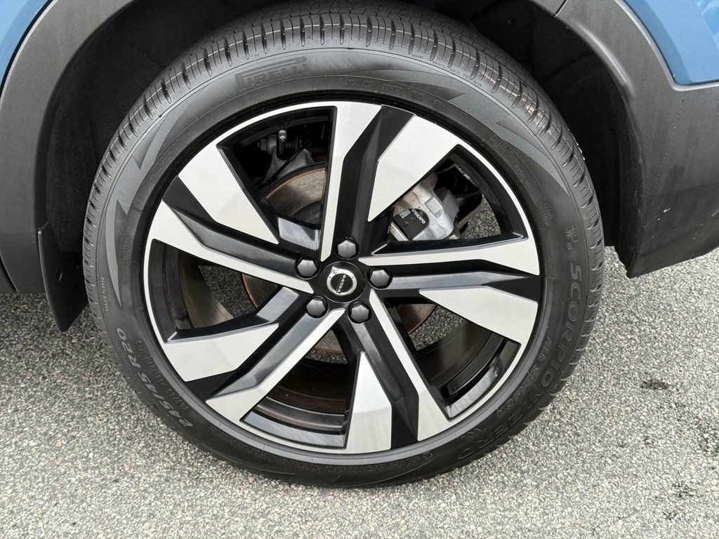 Certified 2024 Volvo XC40 B5 Plus w/ Climate Package AWD/4WD image 11