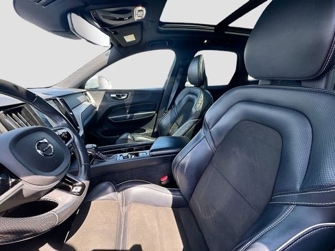 Used 2018 Volvo XC60 T5 R-Design w/ Convenience Package image 20