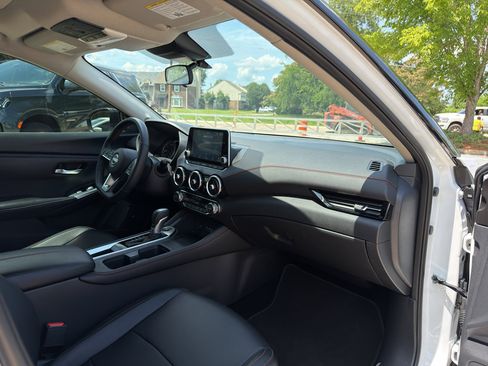 Used 2024 Nissan Sentra SR w/ SR Premium Package FWD image 19