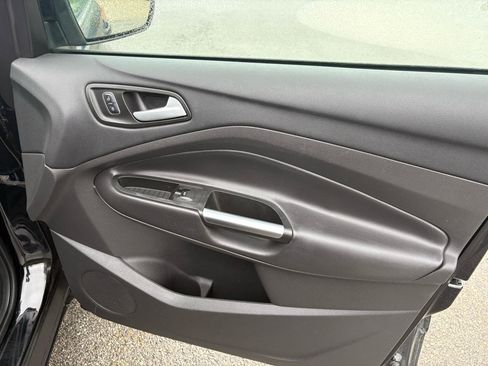 Used 2017 Ford Escape SE AWD/4WD image 40