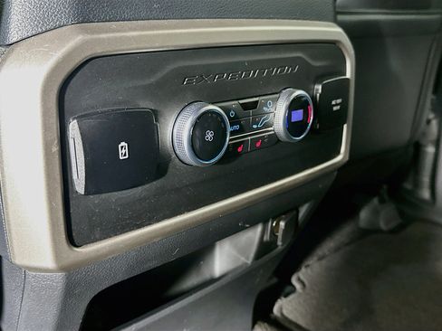 Used 2022 Ford Expedition Limited AWD/4WD image 26