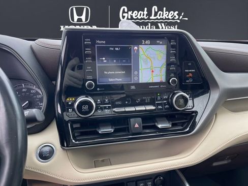 Used 2021 Toyota Highlander Limited image 11