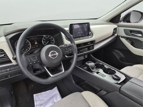 Used 2023 Nissan Rogue SV image 10