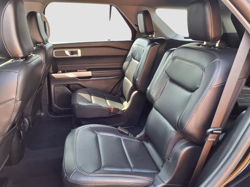 Used 2023 Ford Explorer XLT w/ Equipment Group 202A AWD/4WD image 31