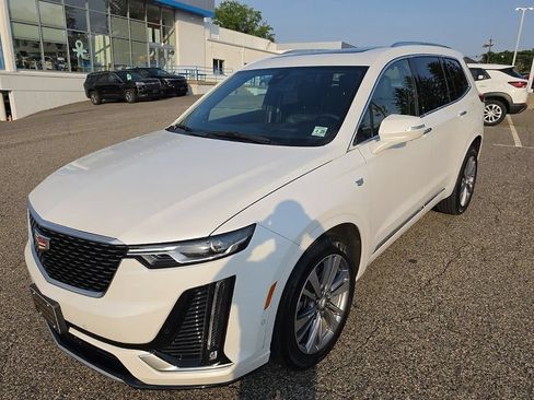 Used 2024 Cadillac XT6 Premium Luxury w/ Technology Package AWD/4WD image 7