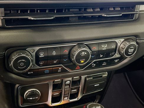 Used 2025 Jeep Wrangler Sahara w/ Safety Group image 23