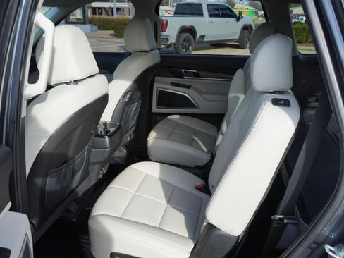 Used 2022 Kia Telluride EX w/ EX Premium Package image 20