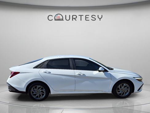 Certified 2024 Hyundai Elantra SEL FWD image 6