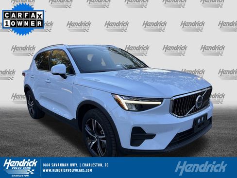 Certified 2025 Volvo XC40 B5 Core image 1