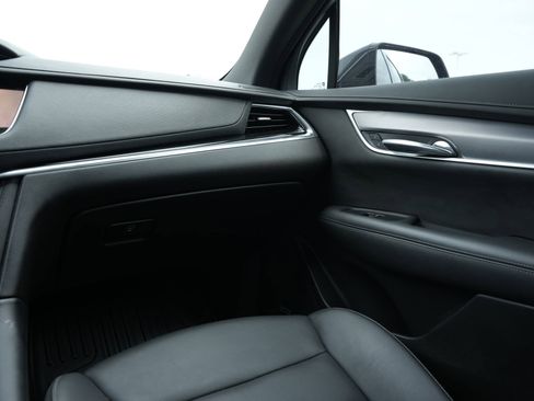Used 2024 Cadillac XT6 Luxury FWD image 8