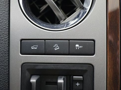 Used 2015 Ford Expedition Platinum image 28