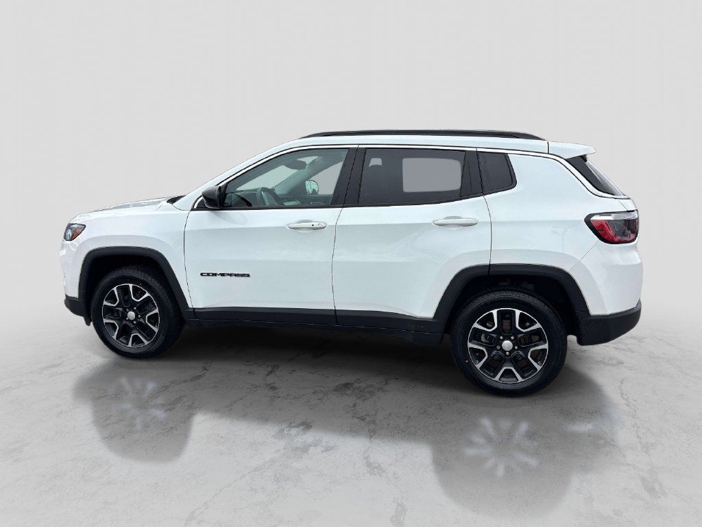 Used 2022 Jeep Compass Latitude w/ Convenience Group AWD/4WD image 2