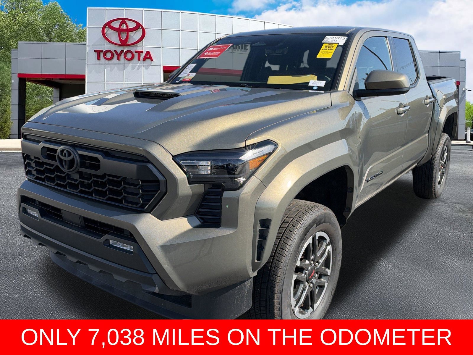 Used 2025 Toyota Tacoma TRD Sport AWD/4WD image 3