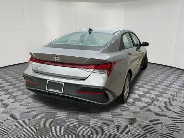 Used 2024 Hyundai Elantra SE FWD image 10
