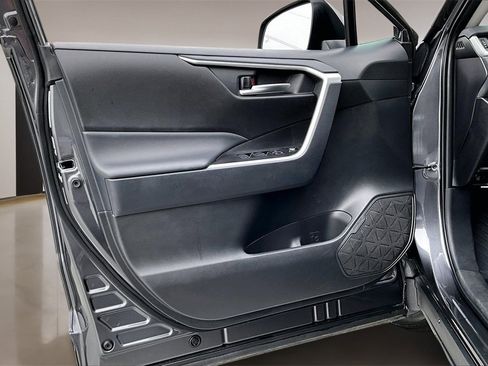 Used 2025 Toyota RAV4 XLE image 18