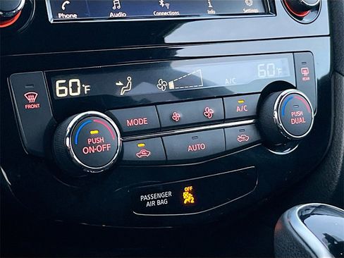 Used 2020 Nissan Rogue SV image 15