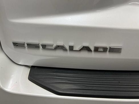 Used 2023 Cadillac Escalade Premium Luxury AWD/4WD image 33