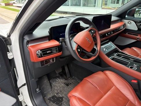 Used 2025 Lincoln Aviator Reserve w/ Equipment Group 201A AWD/4WD image 12