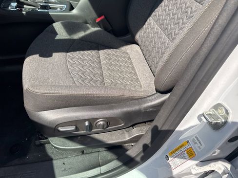 Used 2022 Chevrolet Equinox LT image 18