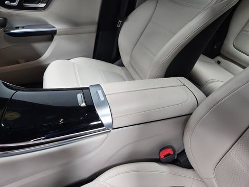 Used 2023 Mercedes-Benz GLC 300 4MATIC image 28