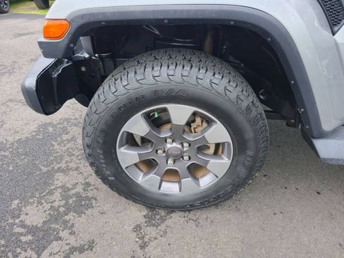 Used 2018 Jeep Wrangler Unlimited Sahara AWD/4WD image 12