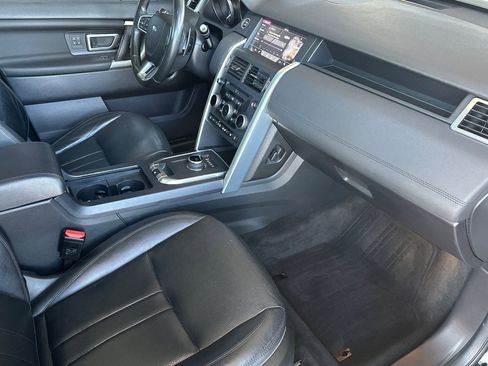 Used 2018 Land Rover Discovery Sport HSE image 18