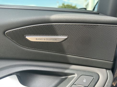 Used 2025 Audi Q6 e-tron Premium Plus image 17