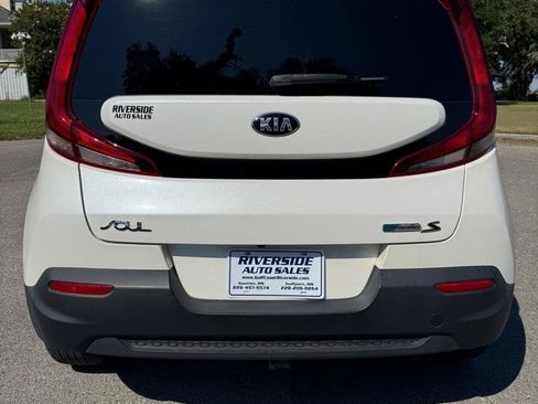 Used 2021 Kia Soul S FWD image 4