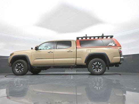 Used 2020 Toyota Tacoma TRD Off-Road AWD/4WD image 34